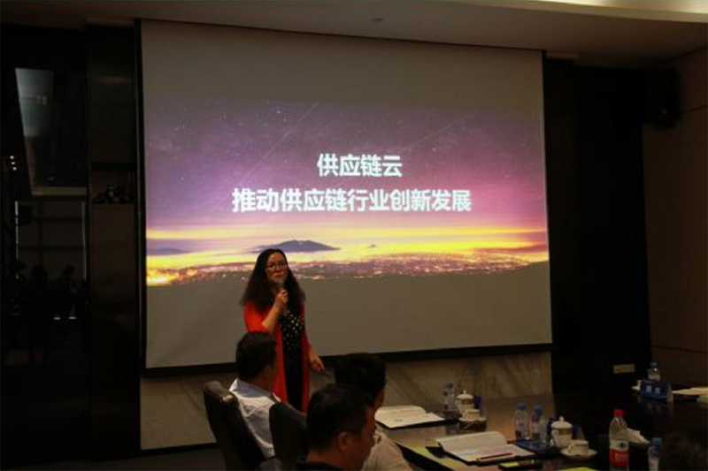 深圳市怡亞通供應鏈股份有限公司380生態總裁助理許穎女士作主題演講.png 深圳市怡亞通供應鏈股份有限公司380生態總裁助理許穎女士作主題演講.png